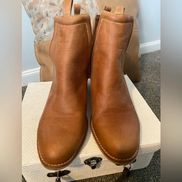 NWOT tan leather ankle boots by Jeffery Campbell - Picture 3 of 9